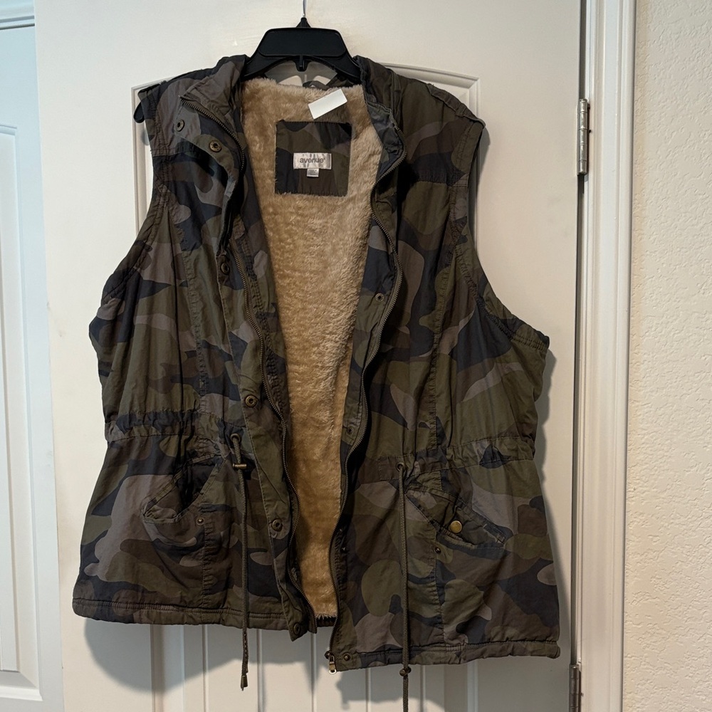 Camouflage Vest with Sherpa Lining